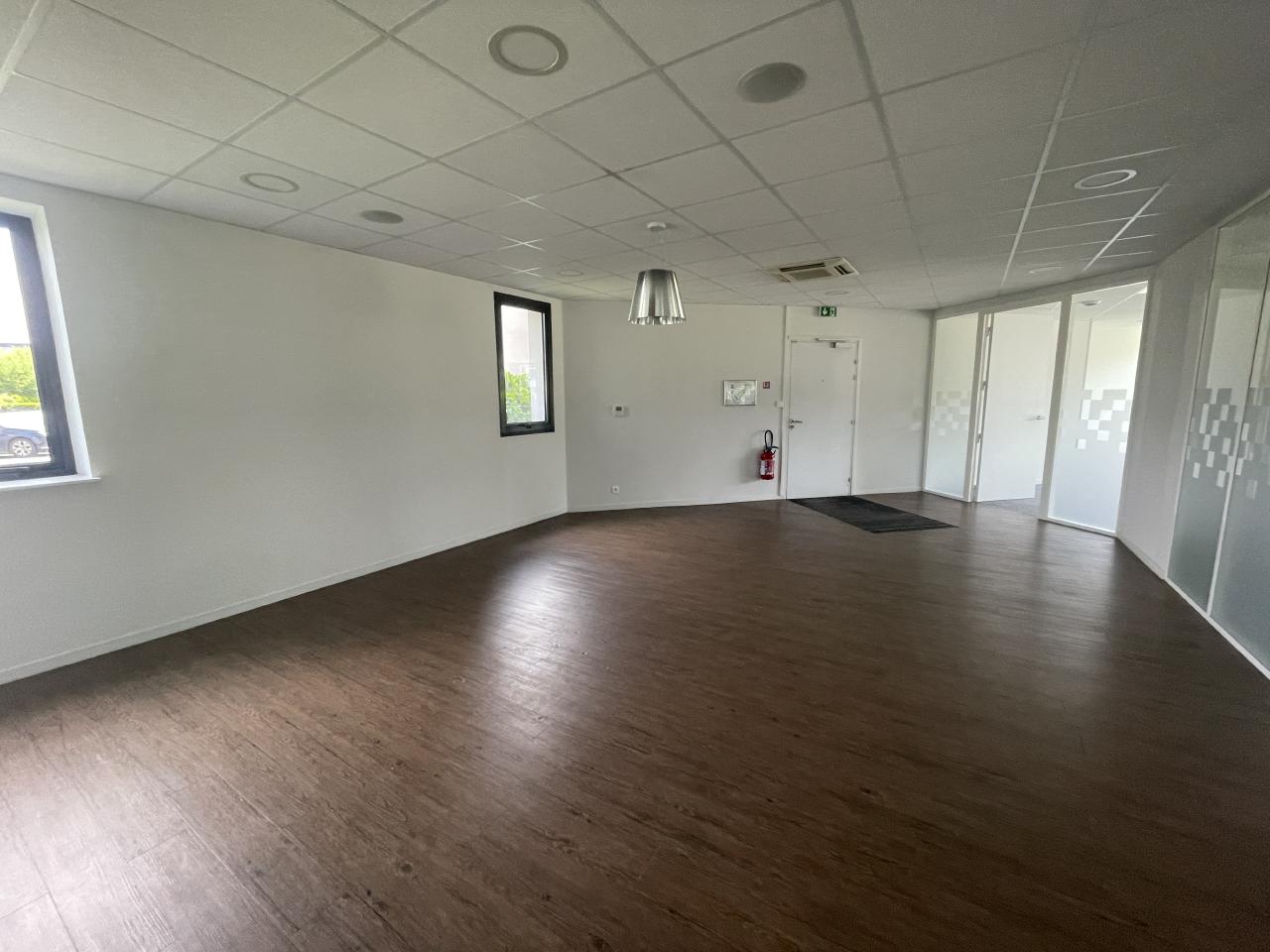 Bureau Saint-Grégoire 350m² Location bureau Saint-Grégoire Ille-et-Vilaine OLBUR2424220 2